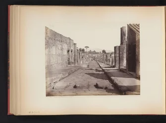 Kilátás a Strada della Abbondanza-ra Pompeiiben, Olaszországban Strada della Abbondanza. Pompeii (cím a tárgyon)