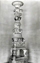 Piranesi által római antik darabok alapján tervezett kandeláber saját sírjához (márvány)