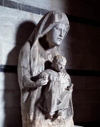 Szűz gyermekkel (márványszobor