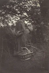 Nő áll kosárral a földön, 1870.