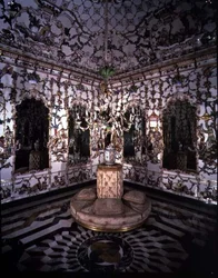 A Chino-szalon (kínai szoba) teljesen porcelánból készült sarka, 1769 (porcelán) (részleteket lásd 93238-9)