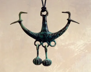 Horgony alakú medál, bronz ékszerek, Axioupolisból, Görögországból, Görög civilizáció, Kr.e. 8-7.
