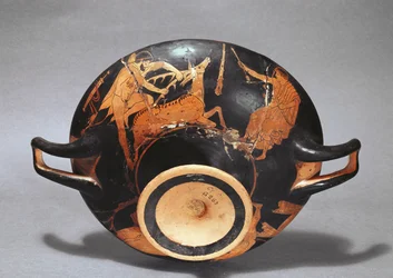 Héraklészszel és a ceryneai hinduval díszített Kylix (kerámia)