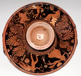 Patera maenáddal és Erosszal (terrakotta, ie 325-300)
