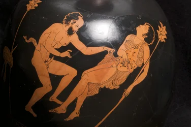 Egy vörös figurás guggoló lekythos részlete (terrakotta) (lásd még 325673)