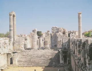 Apollón templomának nagy lépcsője, ie 336 körül
