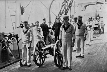 Fúró egy könnyű fegyverrel a HMS Camperdown fedélzetén, 1895
