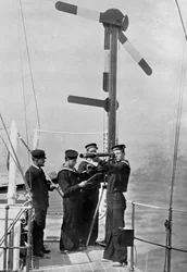 Szemaforos jelzés a HMS Camperdown fedélzetén, 1895