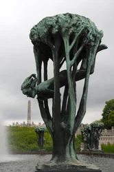 Lány a fán, szobor a Frogner Parkban, Oslo, Norvégia (bronz)