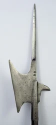 Alabárd, 1600-25 körül (acél és fa)