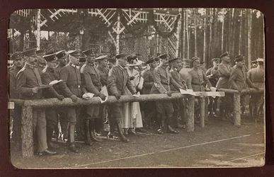 Első világháború: Ukrajna 1914-1916 között a német hadsereg inváziója idején. Katonák csoportja (f/w fotó)