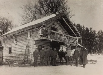 Első világháború: Ukrajna 1914-1916 között a német hadsereg inváziója idején. Egy ház katonai eleje (f/w fotó)