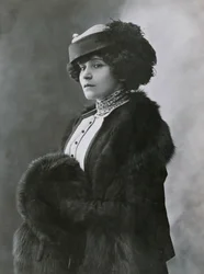 Colette, Sidonie-Gabrielle Colette (Saint-Sauveur-en-Puisaye) álneve