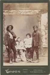 Négy gyermek portréja,c. 1890 (fotó)