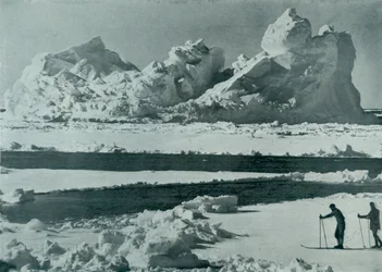 Egy Berg szakít a csomagban, c19101913, 1913