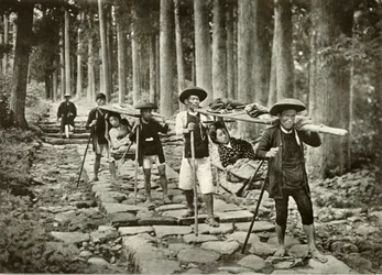 Japán hölgyek a szentélyekbe mennek, Nikko, 1910.