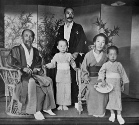 Ito japán herceg és hercegnő és családjuk, 1909.