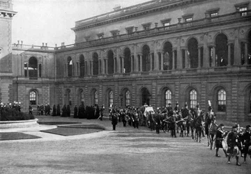 Viktória királynő temetési menete a Wight-szigeti Osborne House-ból, 1901. február 1-én.