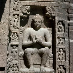 Buddha, faragott szobor a 19-es barlangban