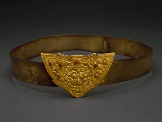 Övcsat, Klungkung Királyság, Bali, 19. század vége (arany és cabochon rubin)