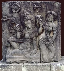 Ülő királynő (andesit)