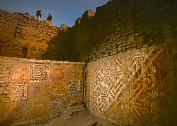 Művészi alkotások a Huaca Cao Viejo falain El Brujojo....-ban, 2005 (fotó)