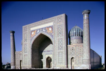 A Shirdar Madrasa homlokzata, Timurid időszak, Rigestan tér, 1619-35 körül