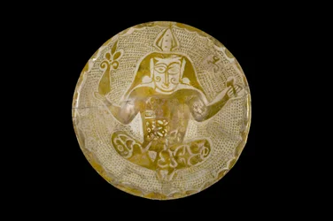 Csillogó tál, Irak, Abbászida-korszak, 9. század (máz feletti csillogású cserépedény)