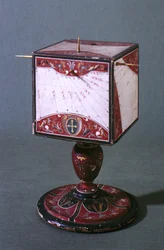 Kocka alakú napóra, amely az ókori olasz, babiloni és zsidó órarendszerben mutatja az időt, firenzei, 1560 körül (fán szarvasmarha) (lásd még: 75479)