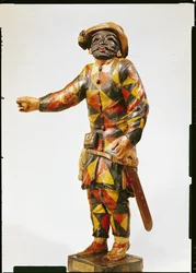 Harlekin figura a Seraphin Színházból (polikróm fa)