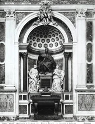 XII. Kelemen pápa (1652-1740) emlékműve porfír urnával és a Pantheon oszlopaival, Temperance (L.) és Prudence (R.) között a Corsini-kápolnában (bronz, márvány, porfír) (f/w fotó)