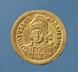 Solidus (előlap) I. Theodorik (i.sz. 471-526) verte. Olaszország osztrogót királya, Anastasius bizánci császár solidusát másolva (i.sz. 491-518) (arany) Felirat: DN ANASTASIVS P F AVG