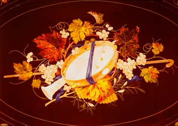 Asztallap hangszerekkel és szőlővel (pietra dura)