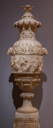 Váza klasszikus jelenettel, 1825 körül (alabástrom)