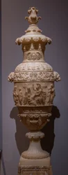 Váza klasszikus jelenettel: Polyxena feláldozása, 1825 körül (alabástrom)