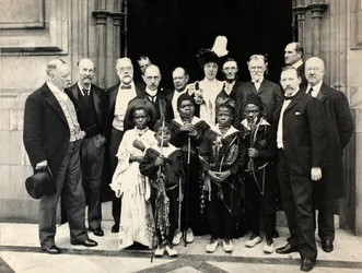 Afrikai pigmeusok a londoni alsóházban, 1905. június 29. (zselatin ezüst nyomat)