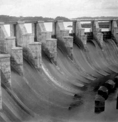 A spillway, Gatun-zsilip, Panama-csatorna, Panama, 20. század eleje.