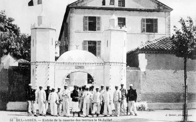 A Francia Idegenlégió újoncainak laktanyája, Sidi Bel Abbès, Algéria, 1906. július 14.
