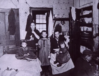 Nyomornegyedi lakás, New York, kb. 1905
