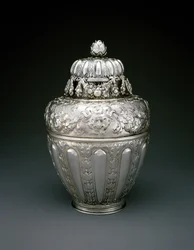 Gyömbéres üveg fedővel, 1677 körül (ezüst)