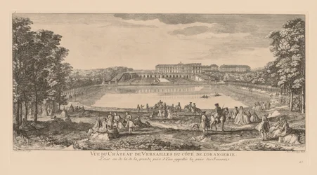 Kilátás a Versailles-i palotára az Orangerie oldaláról, a svájci tavon túl.