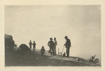 Kameramunka: Csoport a hegyi úton - Granada, 1914.