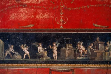A Pompejiben feltárt freskó aranyműves kerubokat ábrázol munka közben. Pompeji, Olaszország.