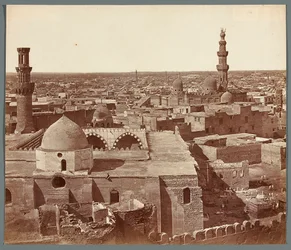Egyiptom. Kairó. Általános látkép - a háttérben Umm As-Sultan Sza