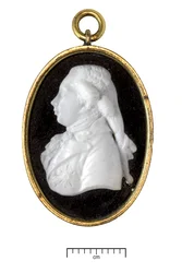 IV. György walesi hercegként, 1790 körül (fehér üveg, aranyozott fém keretben)