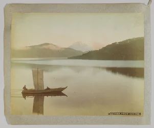 Fujiyama Hakone-ból, Kanagawa prefektúra, Japán (kézzel színezett fekete-fehér fotó)