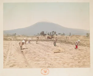 A Fudzsi-hegy és a mezőgazdasági területek a színes fényképek könyvéből Japán kilátásairól