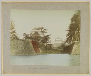 Nagoya kastély, Japán (kézzel színezett fekete-fehér fotó)