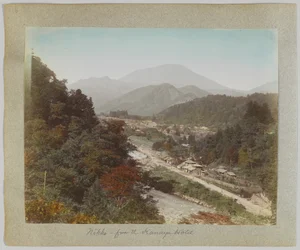 Nikko a Kanaya Hotelből, Japán (kézzel színezett fekete-fehér fotó)