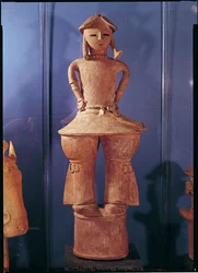 Haniwa figura, 250-550 (piros cserép)